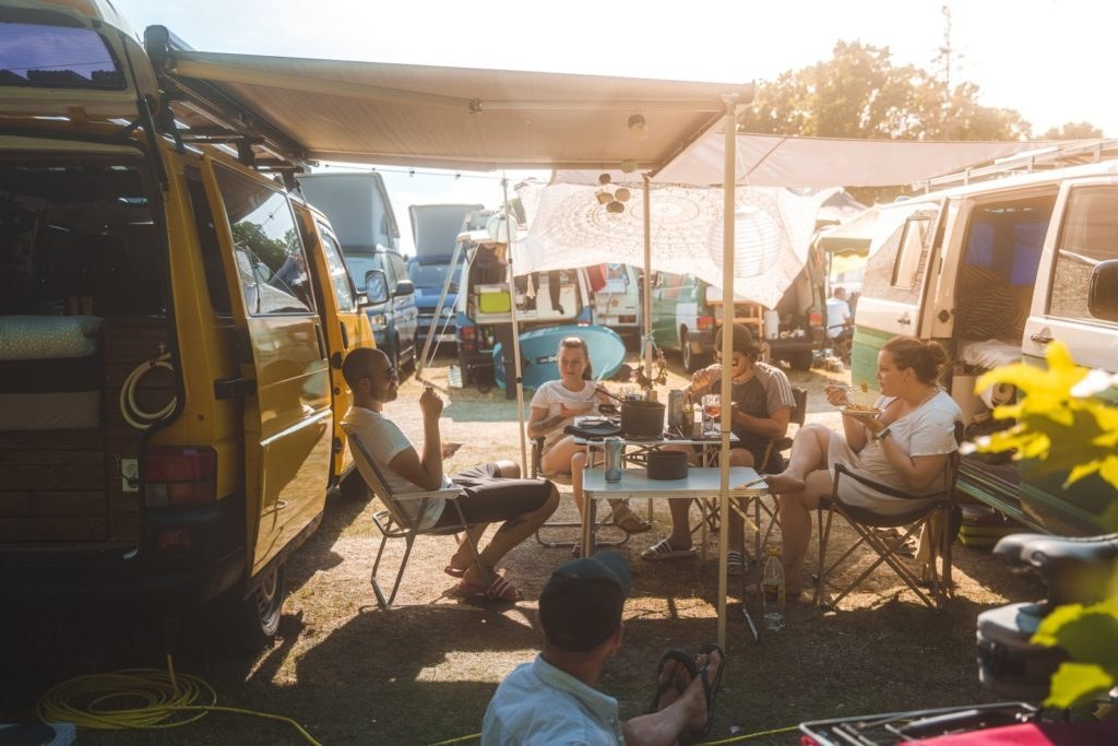 Titelbild: Midsummer Bulli Festival 2027