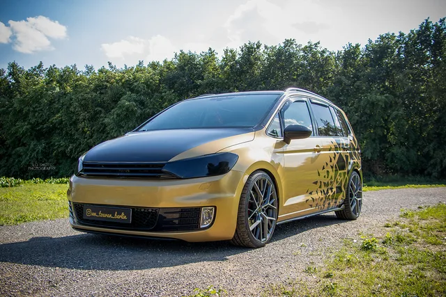 L.O.SHOTS_CmP2023_VW_Touran_Berlin__9269_m.L._compr..jpeg