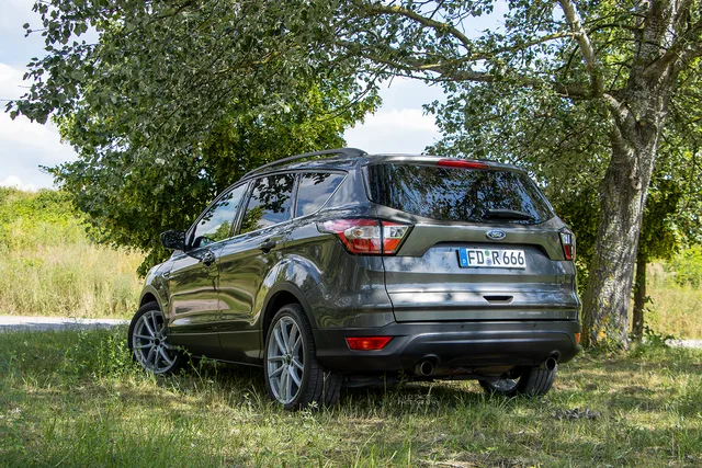 L.O.SHOTS_CmP2023_Ford_Kuga_0454_m.L._compr.jpeg