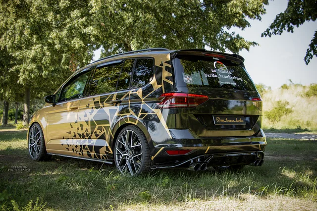 L.O.SHOTS_CmP2023_VW_Touran_Berlin__8865_m.L._compr..jpeg
