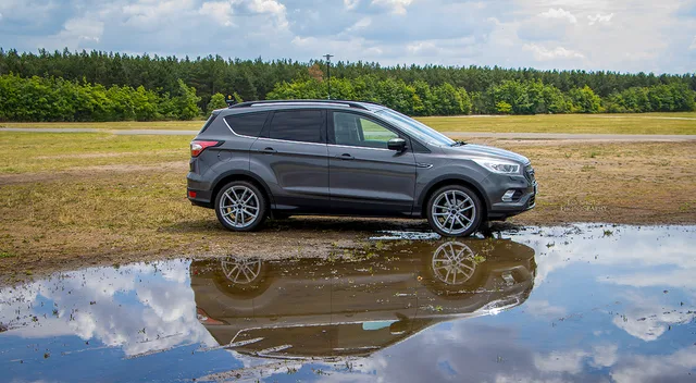 L.O.SHOTS_CmP2023_Ford_Kuga_1212-2_m.L._compr.jpeg