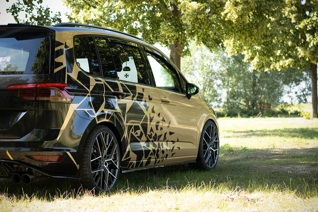 L.O.SHOTS_CmP2023_VW_Touran_Berlin__9089_m.L._compr..jpeg