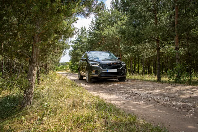 L.O.SHOTS_CmP2023_Ford_Kuga_0769_m.L._compr.jpeg