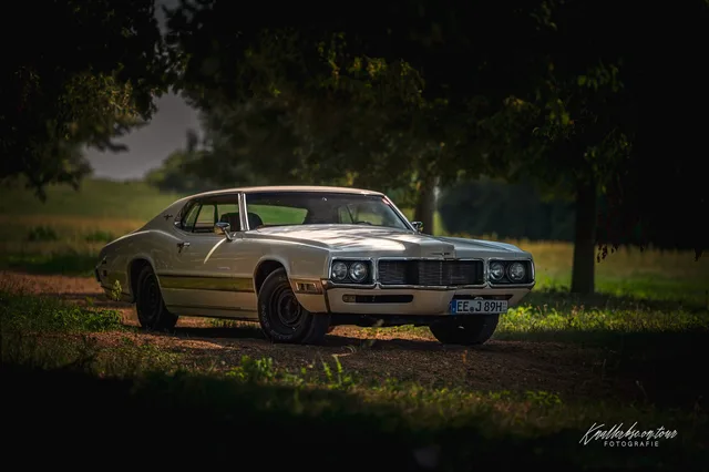 2026-06-27_Cars-meet_Photographers_Ford_Thunderbird-01.jpg