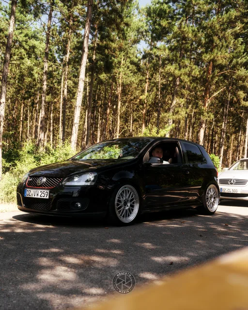 23015768.jpg