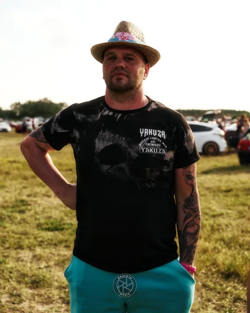 23016254.jpg