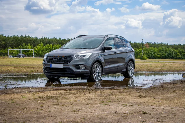 L.O.SHOTS_CmP2023_Ford_Kuga_1233_m.L._compr.jpeg