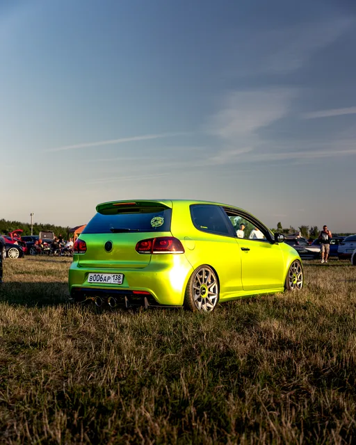 Golf VI R bright yellow-2.jpg