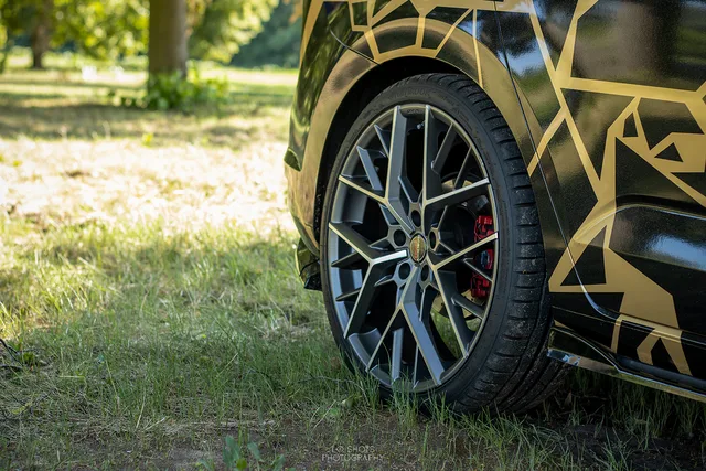 L.O.SHOTS_CmP2023_VW_Touran_Berlin__9019_m.L._compr..jpeg