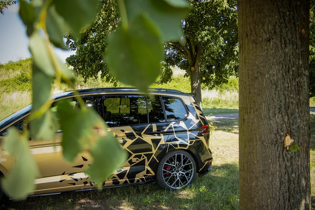 L.O.SHOTS_CmP2023_VW_Touran_Berlin__8846_m.L._compr..jpeg