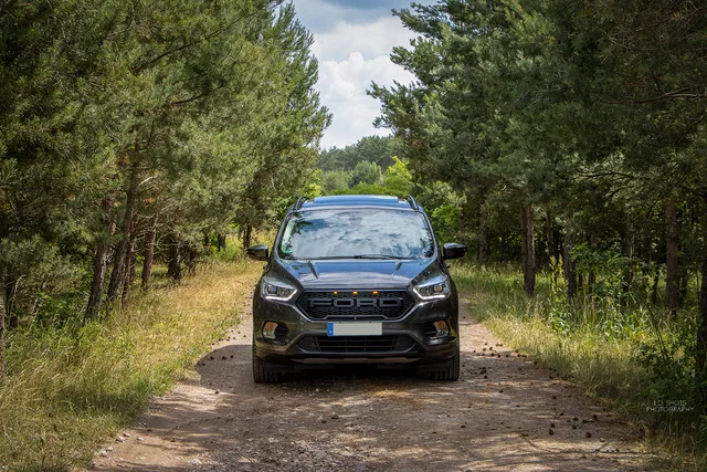 L.O.SHOTS_CmP2023_Ford_Kuga_0728_m.L._compr.jpeg