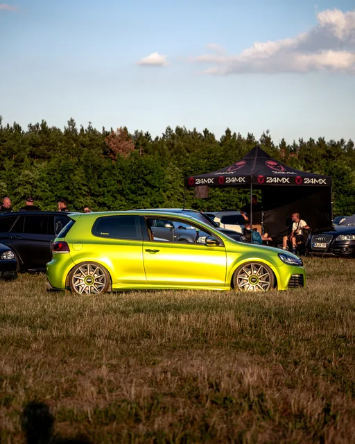 Golf VI R bright yellow-1.jpg