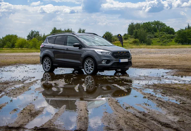 L.O.SHOTS_CmP2023_Ford_Kuga_1269_m.L._compr.jpeg