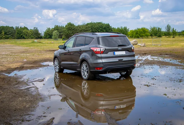 L.O.SHOTS_CmP2023_Ford_Kuga_1306_m.L._compr.jpeg